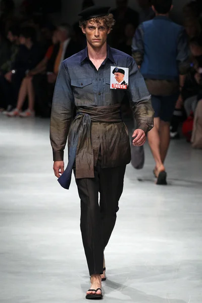 Look 30